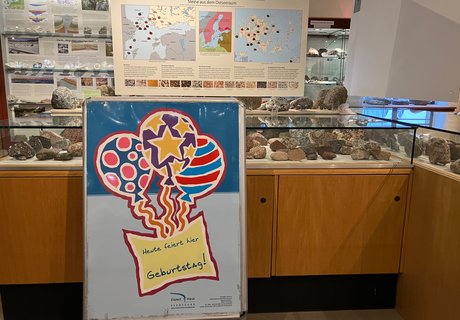 Geburtstags-Aufsteller im Eiszeit-Haus