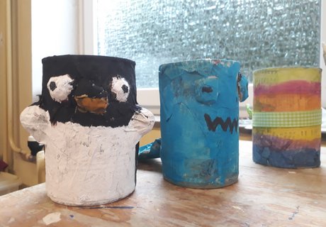 Aufgehübscht: Dosen werden zu Stiftehaltern