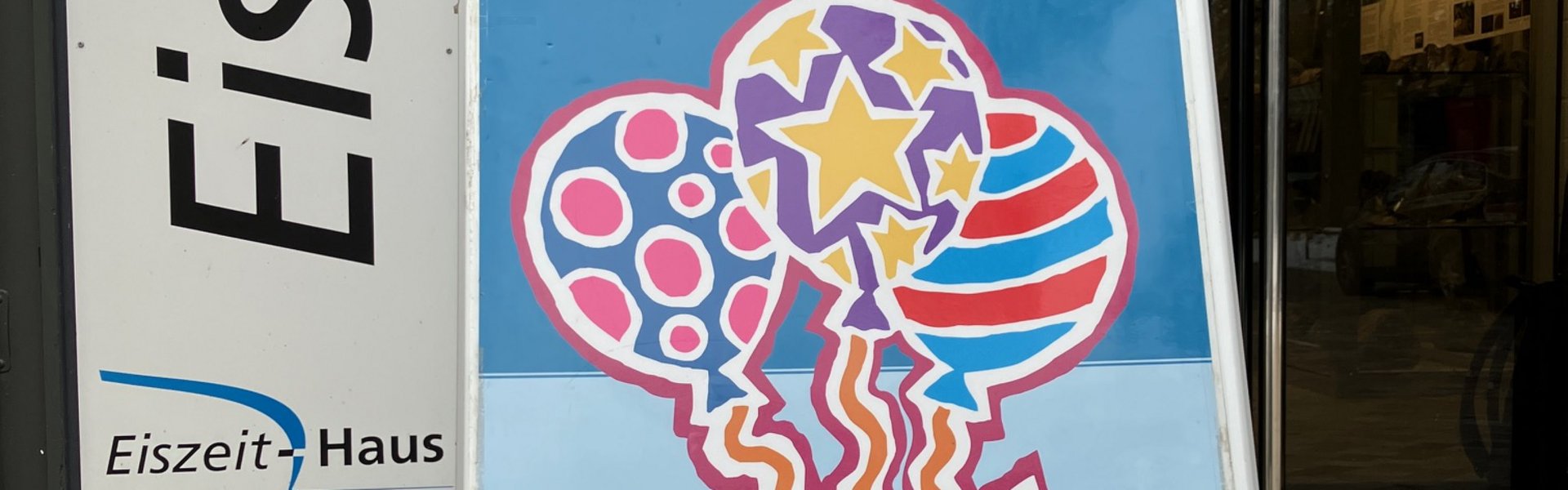 Geburtstags-Aufsteller im Eiszeit-Haus