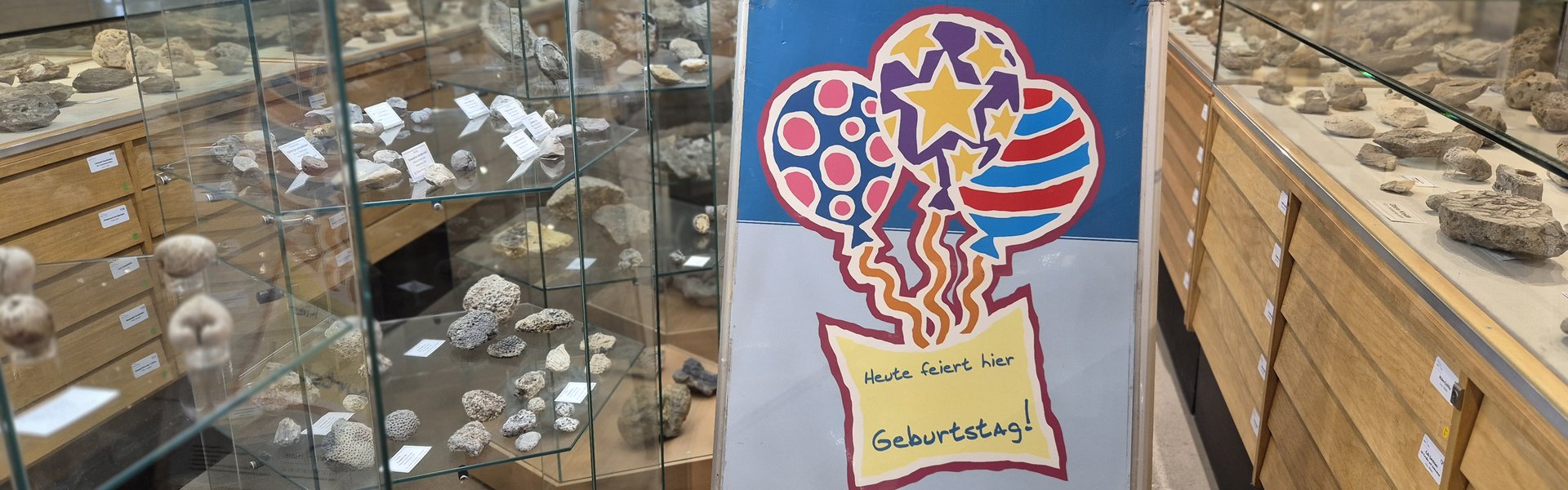 Billedet viser plakaten til en børnefødselsdagsfest i museet.